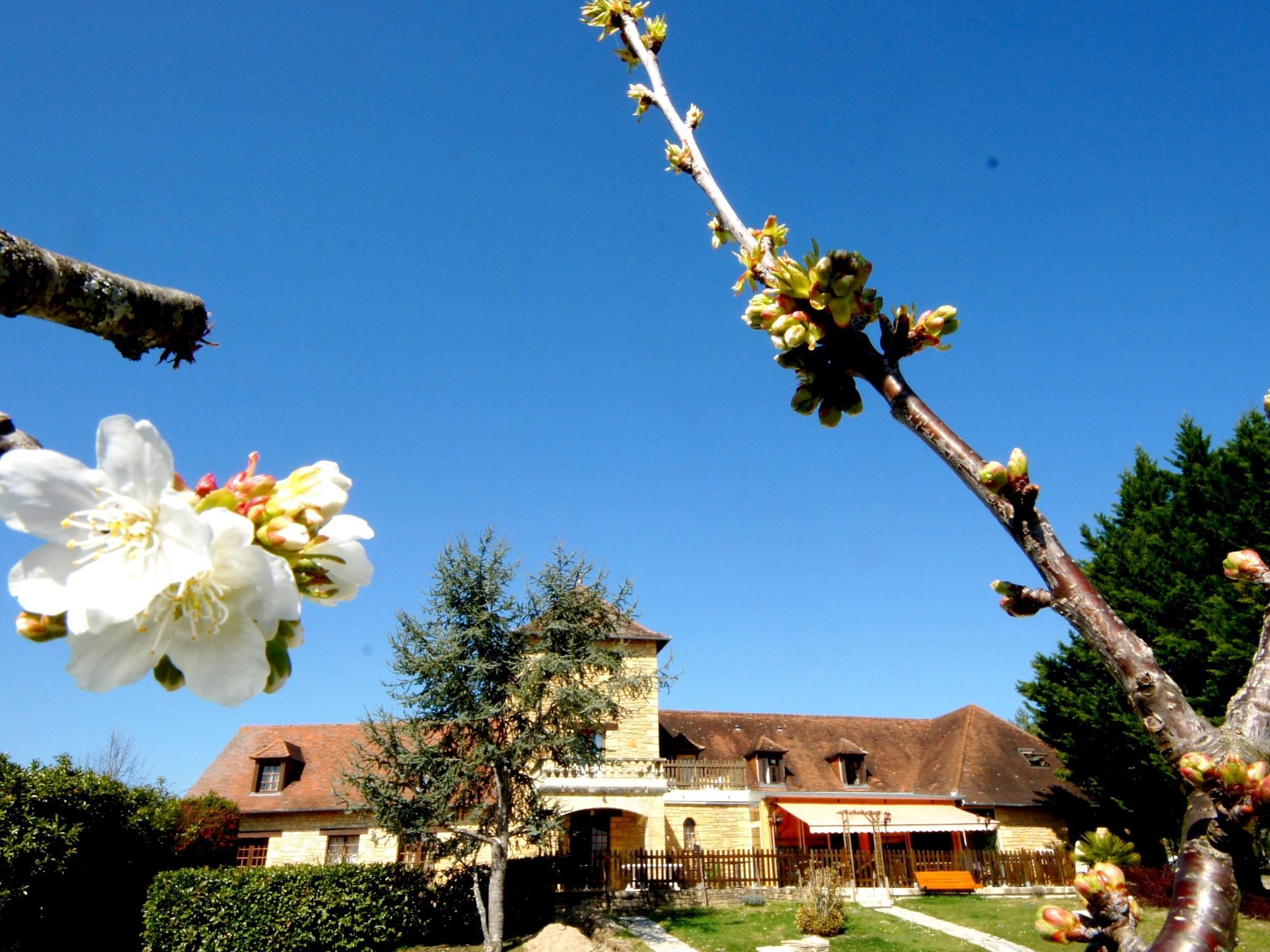 Hotel-Restaurant Les Collines Cublac Exterior foto